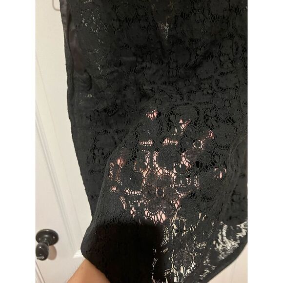 Lace
Vest with fancy buttons size medium - Picture 4 of 7